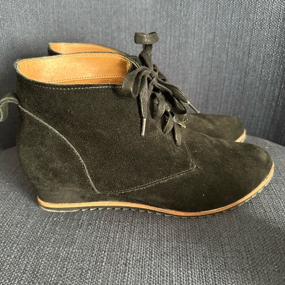 SUSINA Sz 10M Black Suede Leather Comfort Wedge Lace-Up Ankle Bootie - Picture 2 of 7